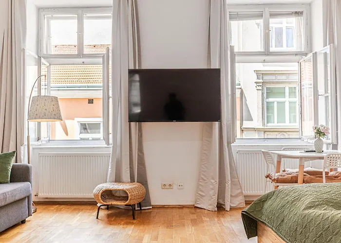 Beautiful 2br Close To Rennweg *