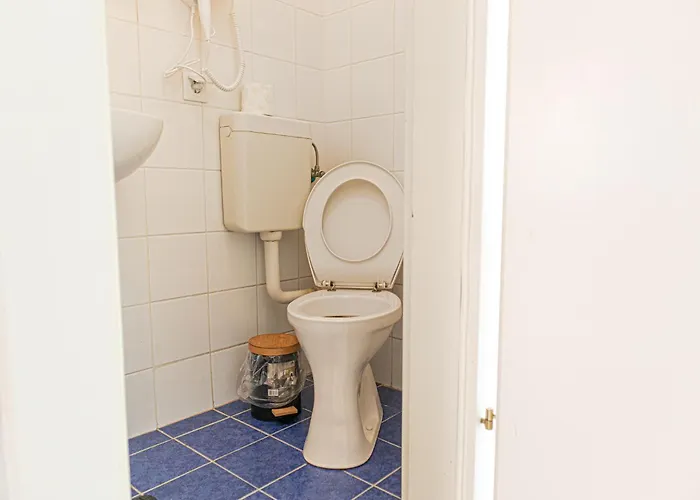 Daire Beautiful 2br Close To Rennweg